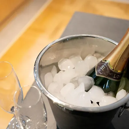 Luxury 12-4 アパート *